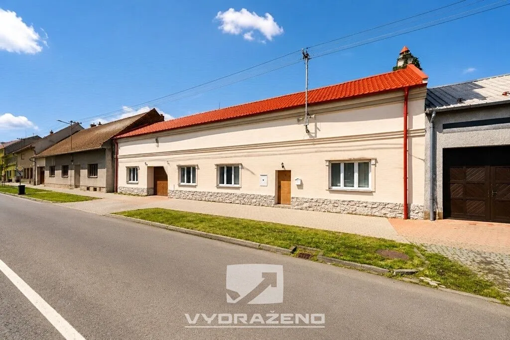 Prodej rodinného domu 230 m², pozemek 2823 m²